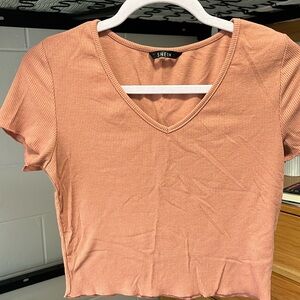 SHEIN CROP TOP. Ribbed V-neck. Pretty pink color